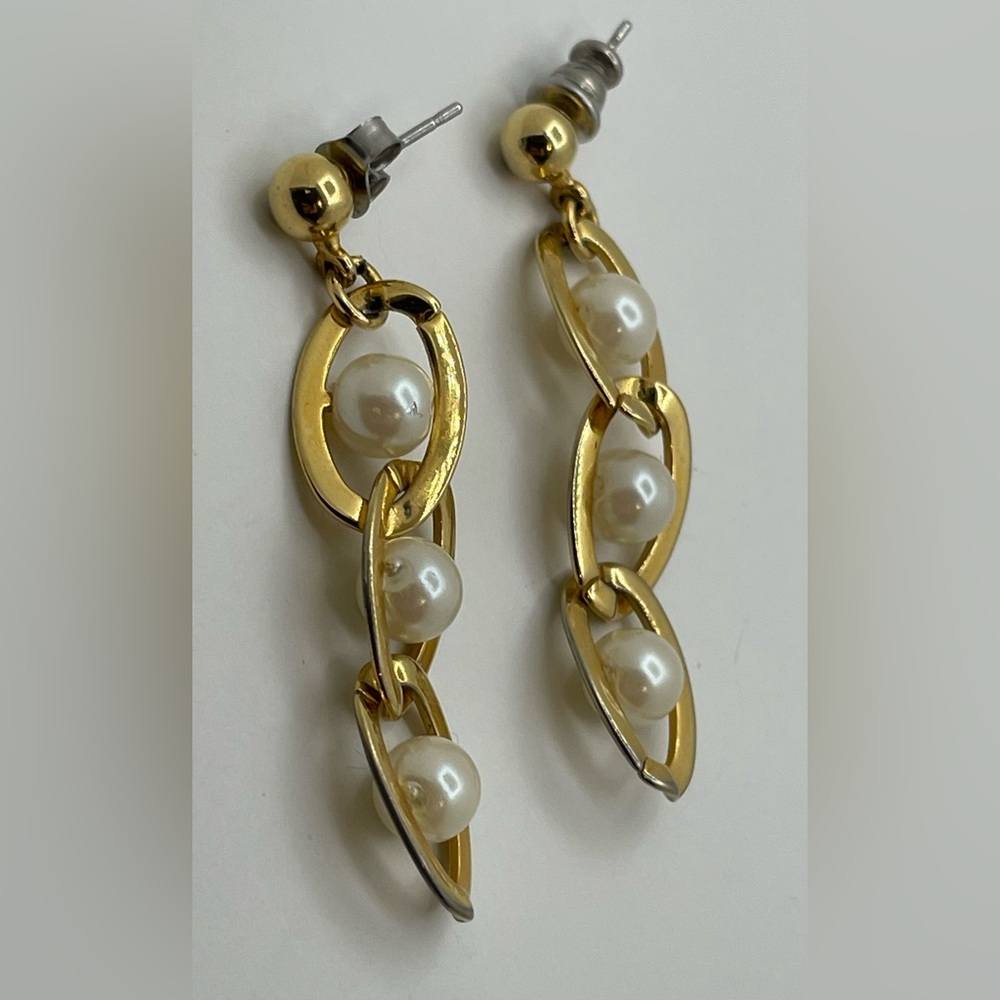 AVON VINTAGE PEARLY DROP PIERCED EARRINGS W/SURGICAL STEEL*NEW*GOLDTONE 1993